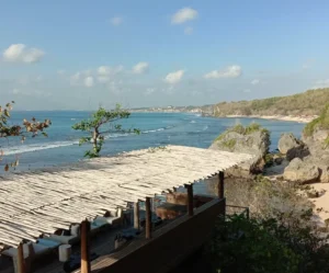 menikmati-sunset-dan-clifftop-party-di-uluwatu-bali